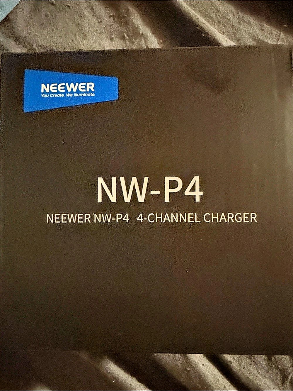 Neewer NW-P4 4-Channel Battery Charger Black